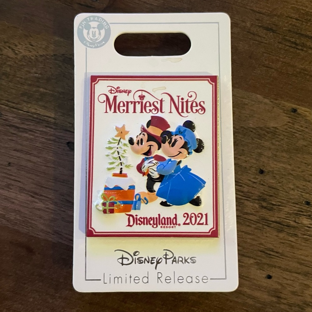 DLR Merriest Night Pin, LE, 1st Edition/ Annual Event
